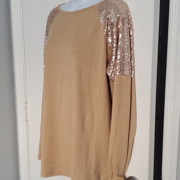 🌟🆕️ Shoulder sequin top - Picture 6 of 7